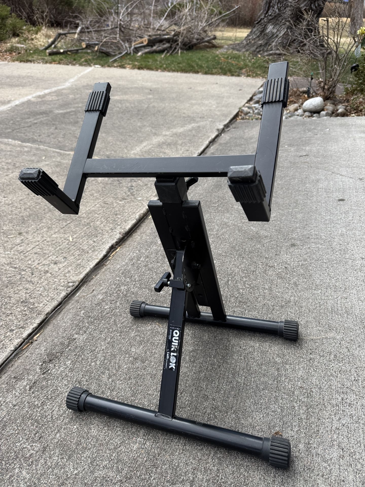Amplifer Stand