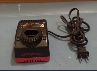 Snap-on Tools CTC572 7.2V Battery Charger Black Single Battery Charging