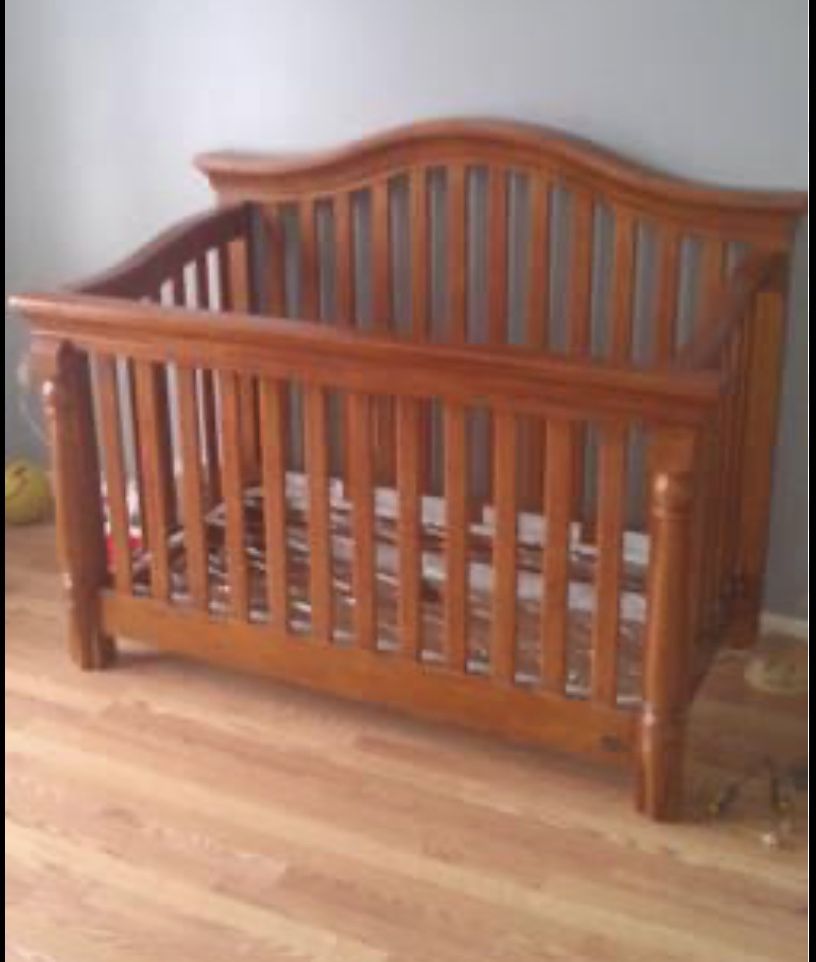 Bonavita Brookfield Crib & Dresser/Changing Table