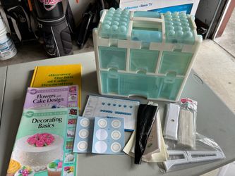 Wilton Tool Caddy Cake Decorating Kit – Tips, Bags, Books & Accessories