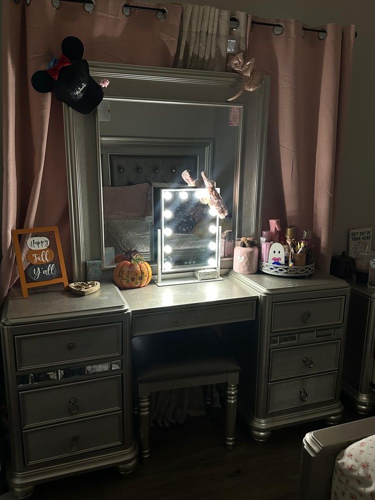 Queen Size Bedroom Set 