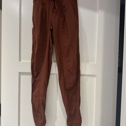 Lululemon size 2 joggers 