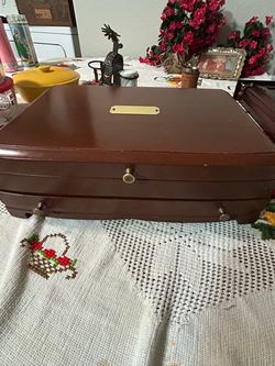 Jewelry box