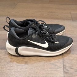 Nike Boys Sneakers - Black - Sz 6.5 **Almost NEW!**
