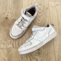 Boys Nike Shoes Size 2Y