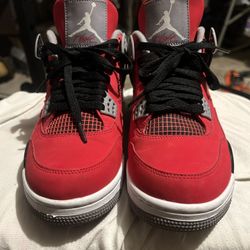 Toro Bravo Jordan 4 Size 8