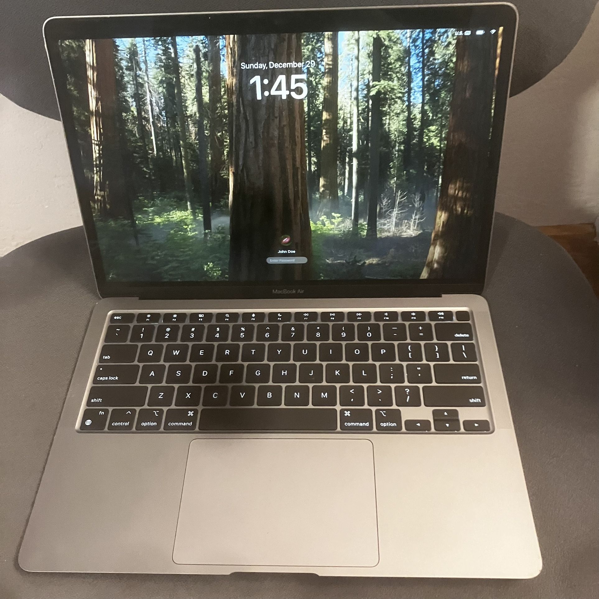 MacBook Air silicon M1 chip 13 inch display