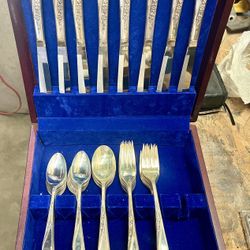Vintage WM Rogers 48 Piece Silverware Set With Wood Case