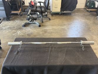 Olympic EZ Curl Bar with Bearing Sleeves & Spring Collars – Excellent Condition