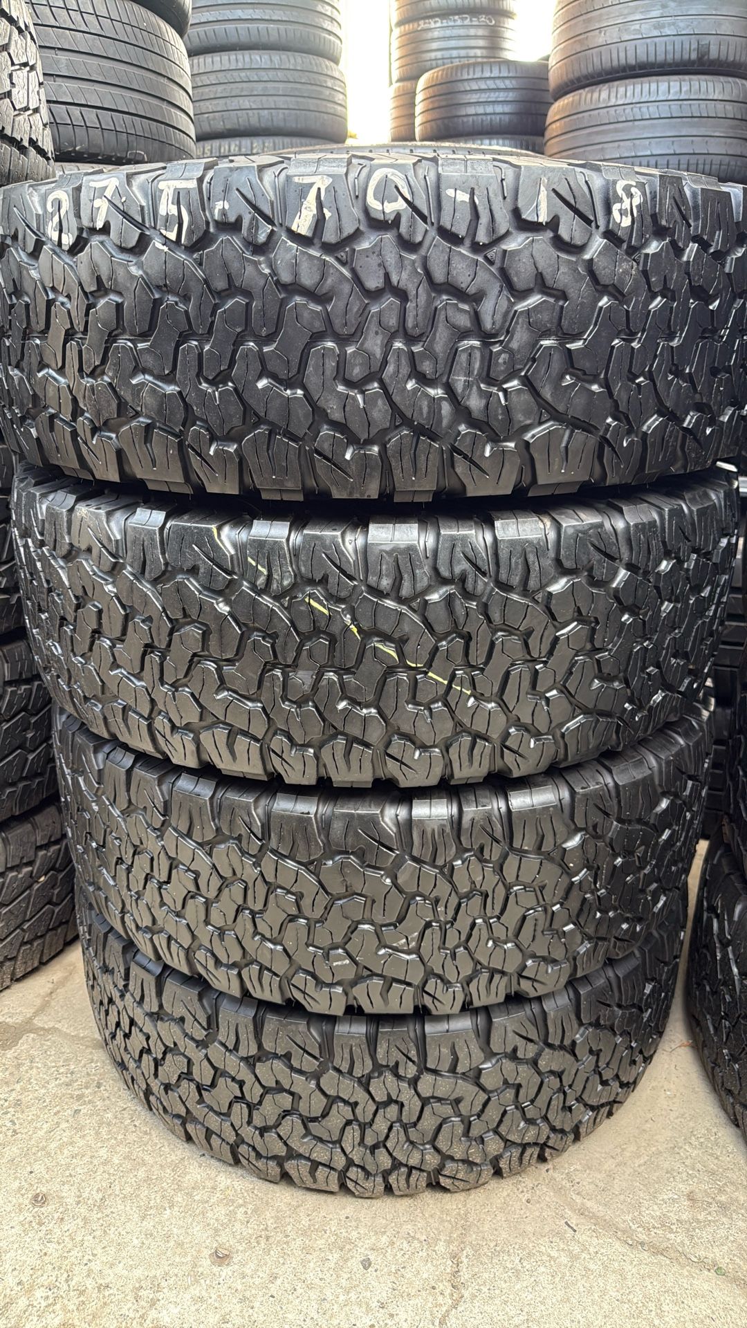 SET BFGOODRICH ALL-TERRAIN Ko2 (4) 275-70 R18 Lt 
