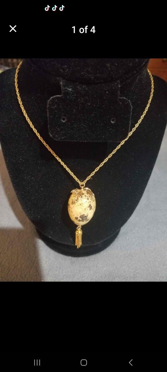 Vintage Egg Shape Necklace 