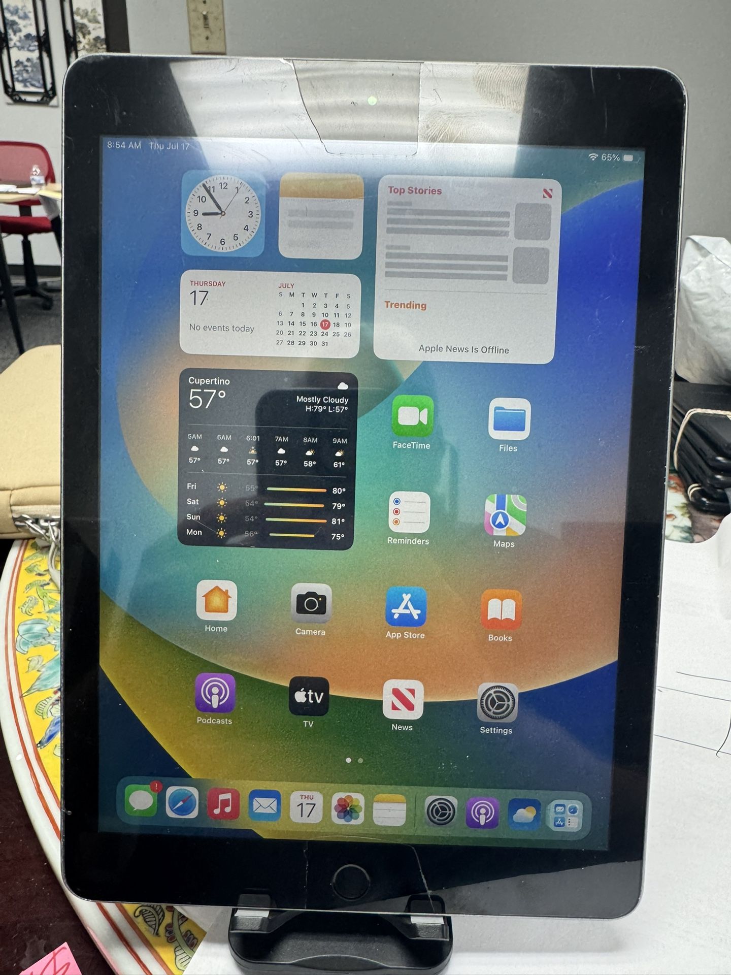 APPLE IPAD 5th Gen - 32GB WIFI ONLY- $65.00
