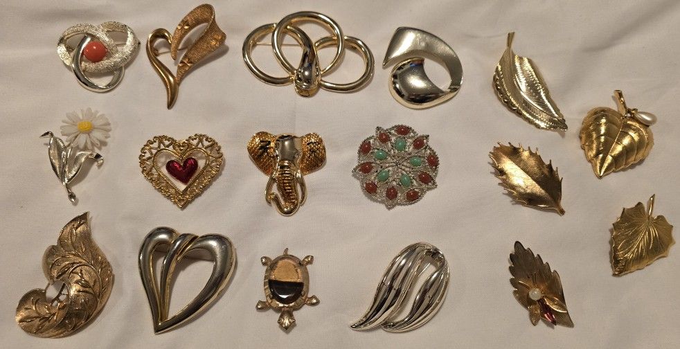 Vtg. Lot Of 17 Gold And Silvertone Jewelry Brooch/Pin Some Signed Avon And Sarah Conventry  Rare!