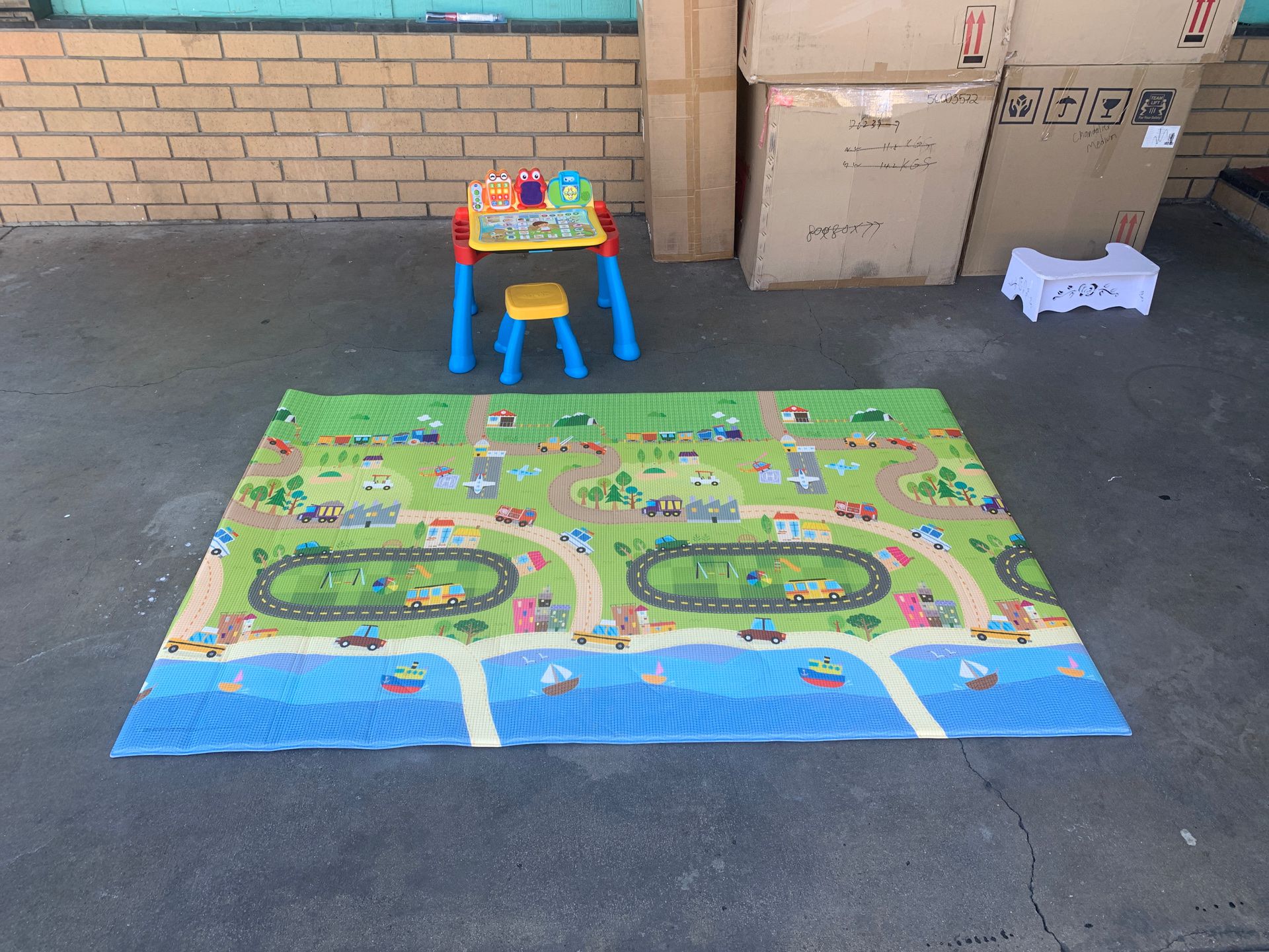 Doulble sided mat and kids stool with VTech learning desk