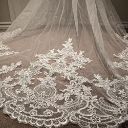 Scalloped Edge Lace Cathedral Veil Ivory