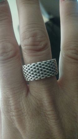 Authentic Tiffany & CO. silver Ring... beautiful!!!!