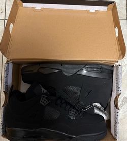 Black cat Jordan 4