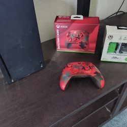 Xbox Series X w/Brand New Controller + Two Rechargeable Battery Packs
