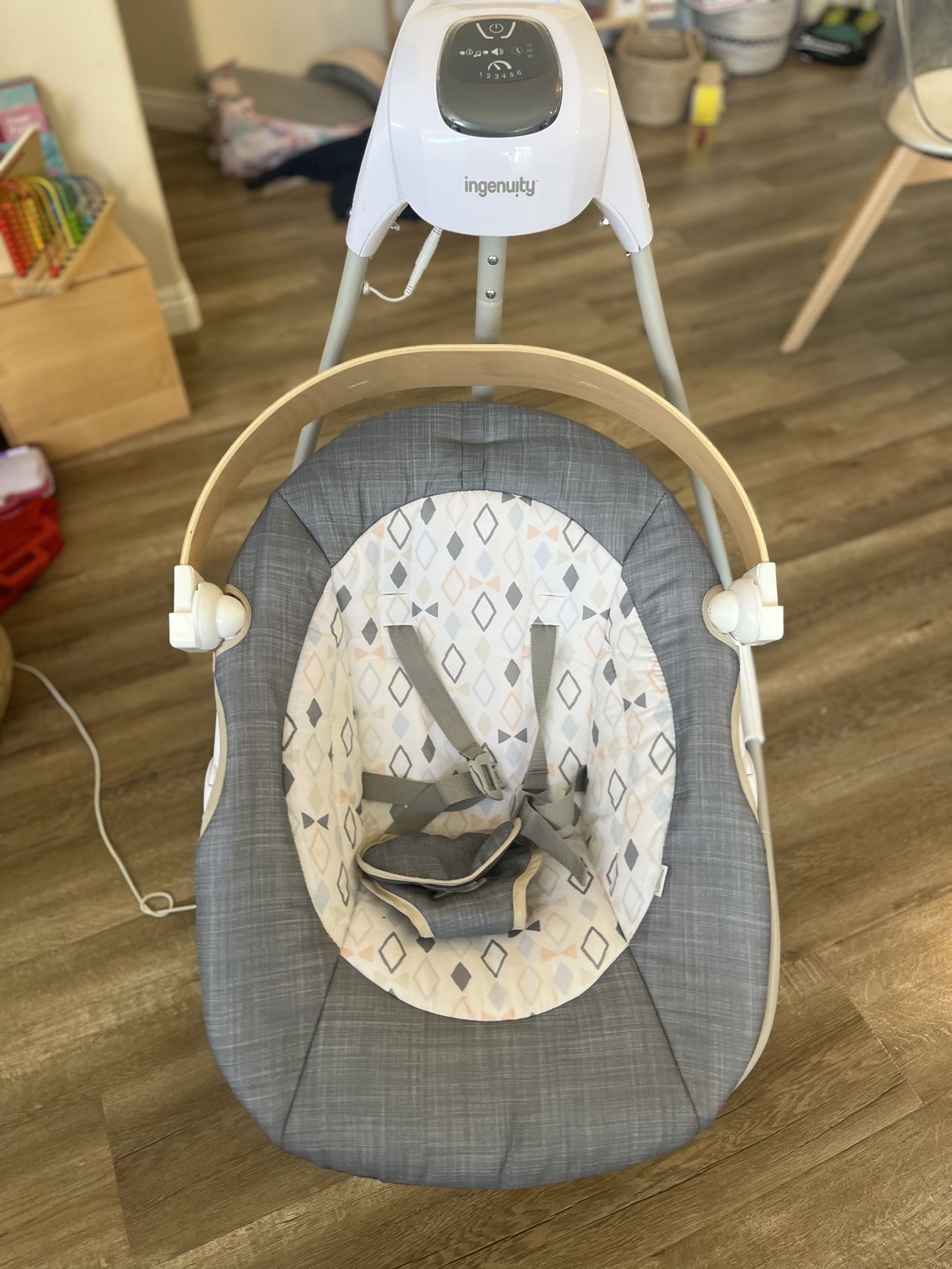 Ingenuity Simple Comfort Compact Swing with Wood Toy Bar - Chambray
