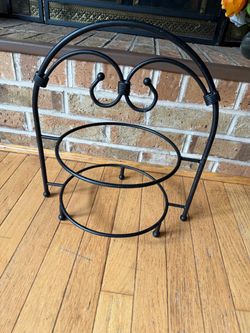 Southern Home Living wrought iron 2 tier pie or plate server