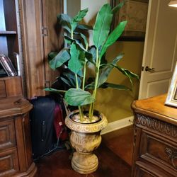HUGE CERAMIC URN/ARTIFICIAL PLANT