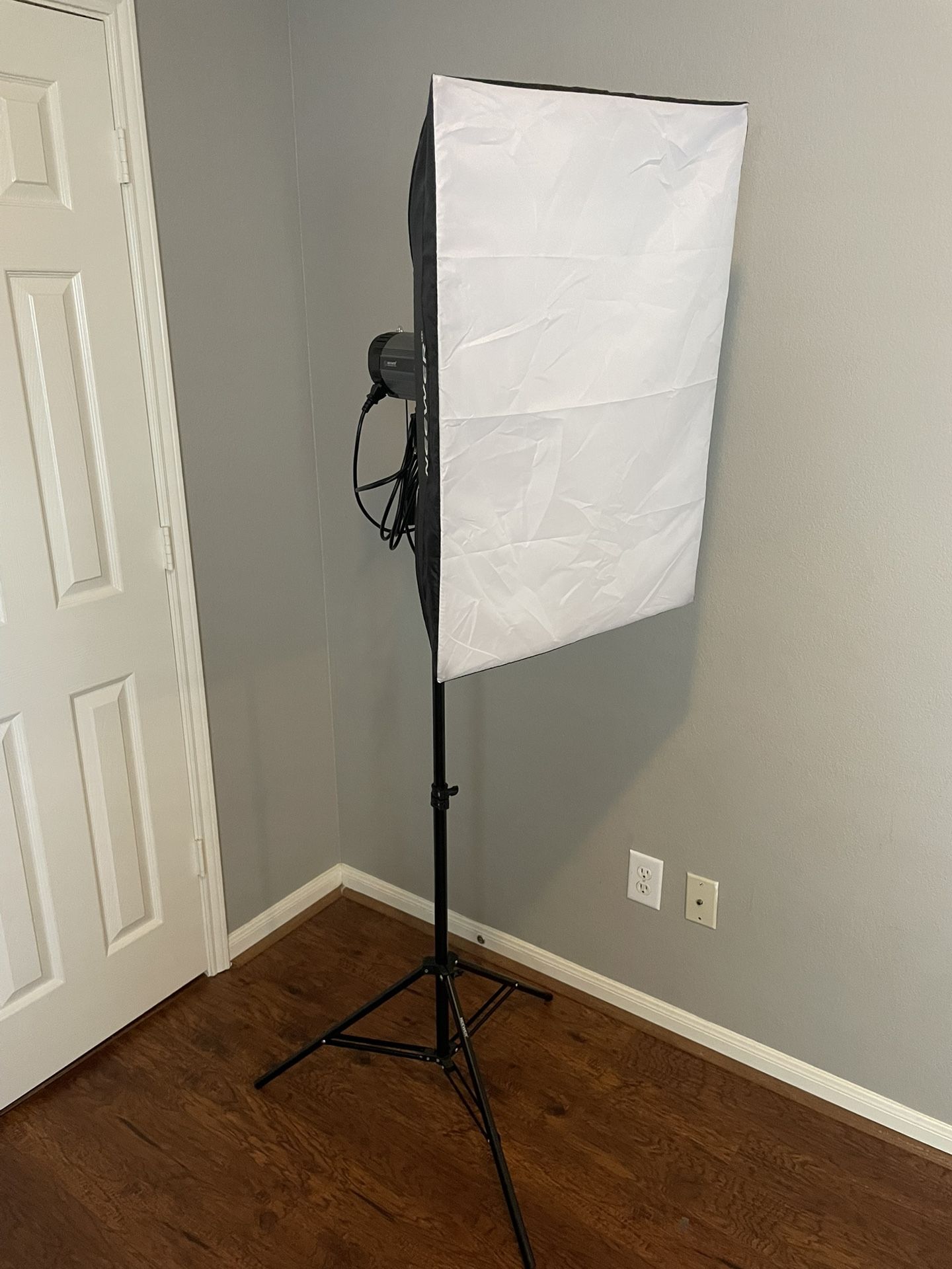 Neewer 300W Studio Strobe Flash Photography Lighting Kit