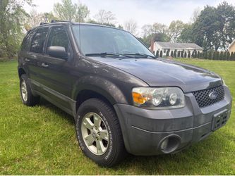 FORD  ESCAPE  XLT - AWD
