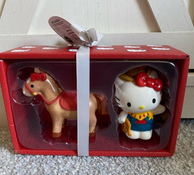 New Hello Kitty Bluesky Hello Kitty Cowboy Horse Salt  and Pepper Shakers 