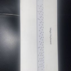 Apple White Magic Keyboard (Bluetooth)