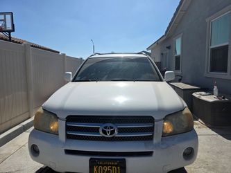 2006 toyota highlander  hybrid (gas/electric) with 271,994  highway miles