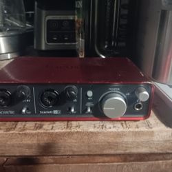 Focusrite Scarlett 2i2 USB Interface First Gen Works Great