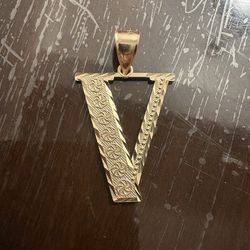 14k V Pendant