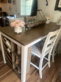 Counter Height Dining Table and 4 Barstools