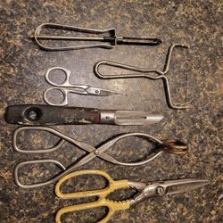 Utensils lot cheese slicer, scissors, grater, mini scissors, corer, metal tongs, lot of 6 items