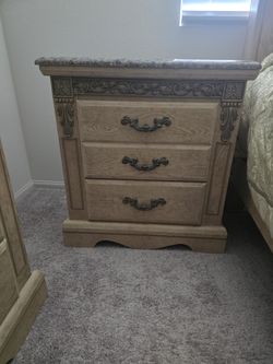 Queen size bedroom set