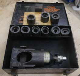 Burndy Y39BH HYPRESS 12 Ton Hydraulic Crimp Head used with dies U28ART 298 ; U29RT T9 ; U31ART 566 ; U28RT T2 ; U34ART 300 ; U2CART T0 ; U29ART 324 ; 