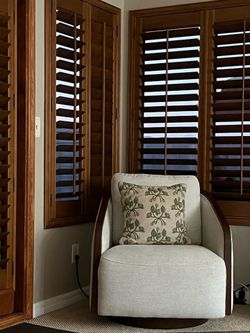 Swivel chair (like new)