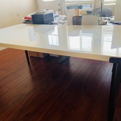 Like New Kitchen Table 