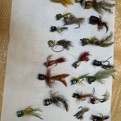 A LOT OF 21 SMALL BASS FOAM POPPERS