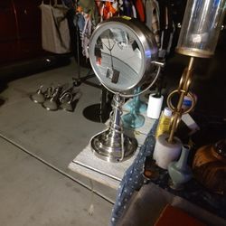 Light Up Magnifying Make Up Mirror