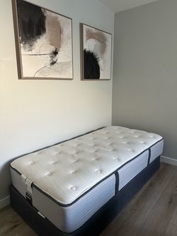 Beautyrest Mattress + Box Spring – Excellent Condition