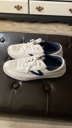 Sneakers size 7