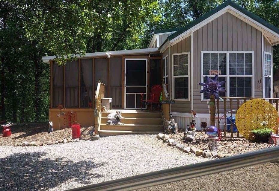 2004 Breckenridge Park Model Home WITH Loft FULLY FURNISHED OR COMPLETE LOT & HOME