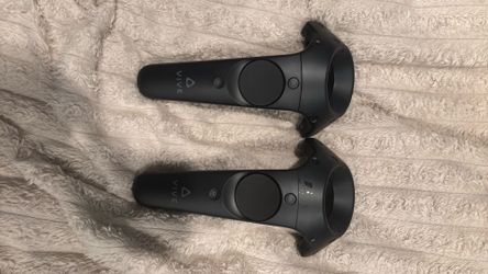 HTC vive controllers
