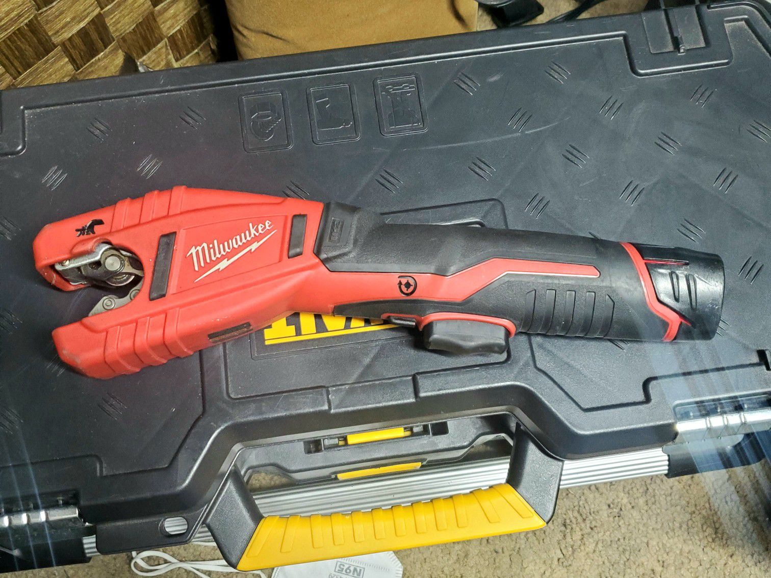 Milwaukee 12V Pipe Cutter w/ battery