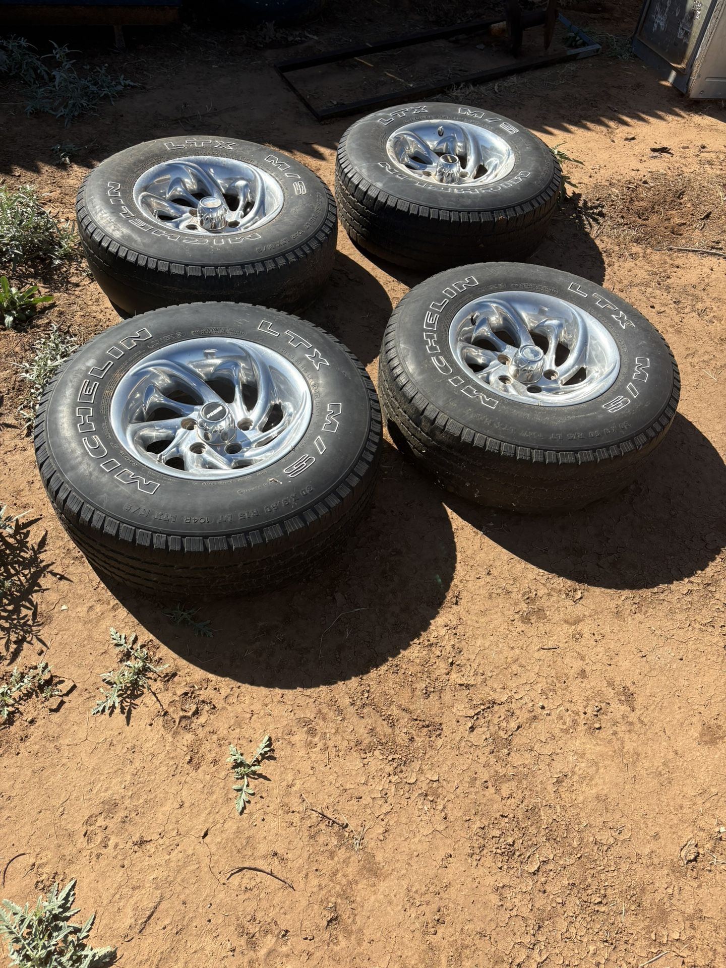 Tire And Rims Size. 30 x 9.50 R15 