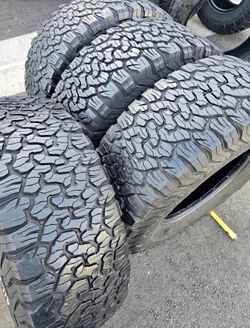 35x12.50/18 Bfgroodrich Selling a set of 4 tires in excellent condition 🫡