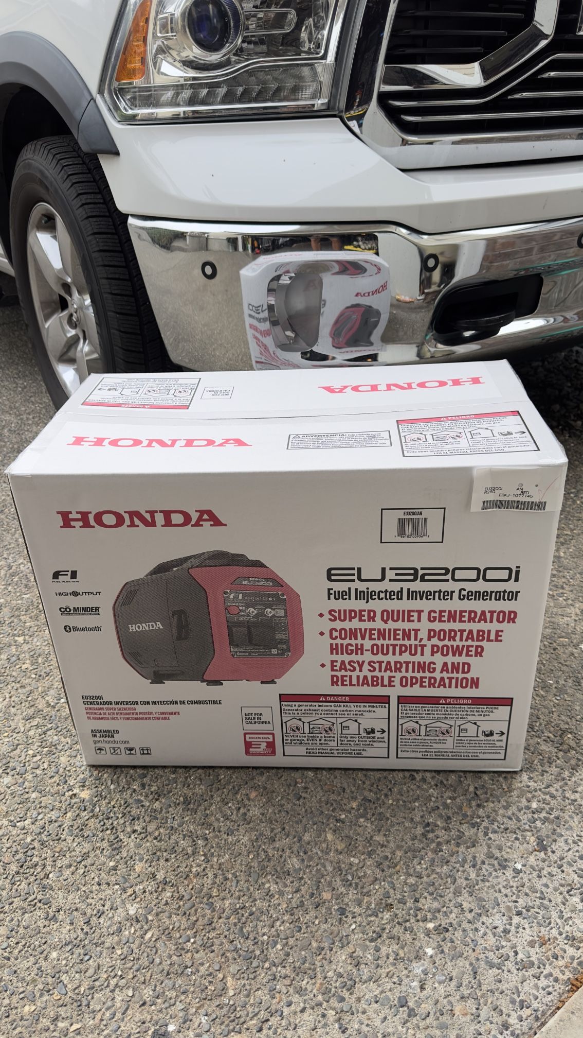 New Honda EU3200i 3200 Watt Bluetooth Portable Inverter Generator $1950