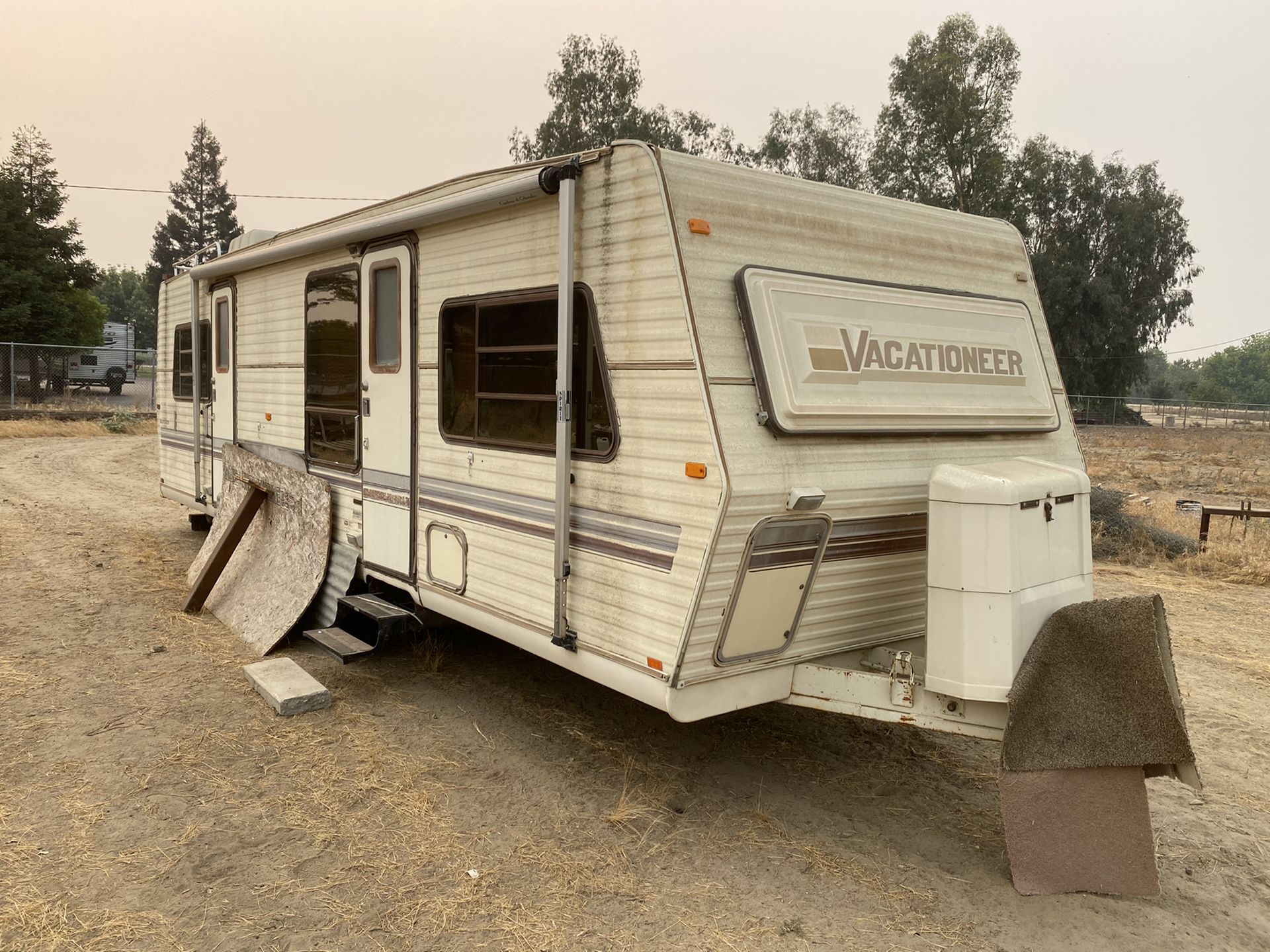 Vacationer camper trailer