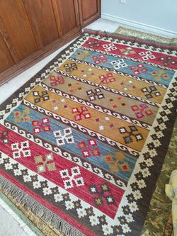Handwoven persian Shiraz Kilim (Qashqai Tribal Style)